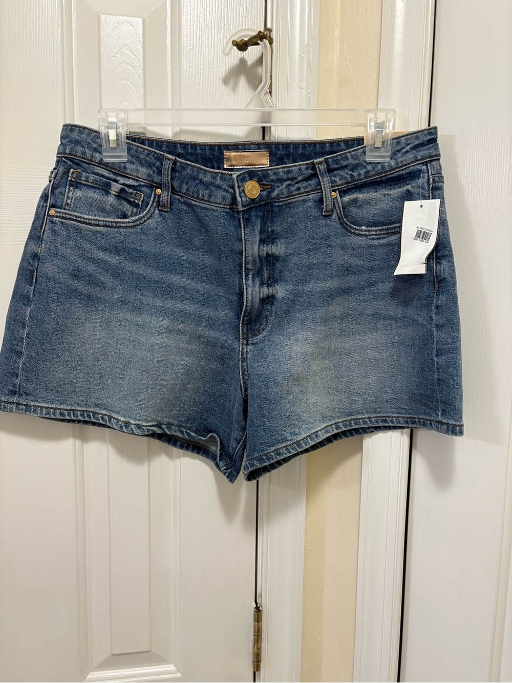 Kut from the Kloth Straight women’s high rise shorts in Light Blue Denim - Picture 4 of 5